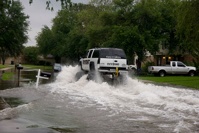 Illustration for article titled Turn Around Don't Drown: Houston Street Flooding Mega-Gallery